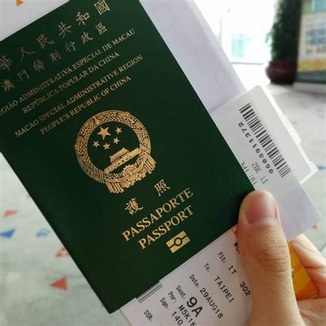 越南檢測到一種新冠病毒變種，似乎是印度和英國變種的混合，可以通過空氣迅速傳播。 越南衛生部長阮清龍（nguyen thanh long）周六（5月29日）稱，最新的突變「非常危險」。 病毒一直在變異，大多數變異是無關緊要的，但有的變異會讓病毒更具傳染性。 自2020年1月首次發現. 越南為澳門護照持有人恢復商務簽證2021 | 在Covid-19病毒期間獲得越南商務簽證的程序 | Vietnam eVisa
