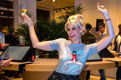 Tanja Dexters Stond Voor Amper Euro Naakt In Playboy Showbizzsite