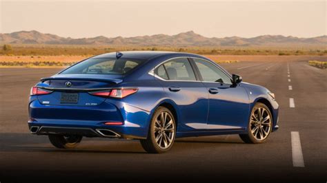 The 2019 lexus es 350 comes well equipped if you're looking for luxury on a budget. India-Bound 2019 Lexus ES Revealed With More Technology