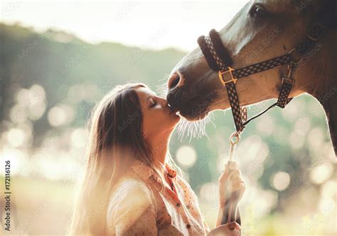 Woman Kissing Her Horse At Sunset Outdoors Scene Stock Foto Adobe Stock