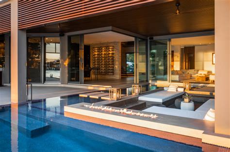Infinity Edge Pool With Sunken Seating Area In Fort Lauderdale Modern