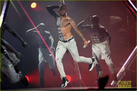 Chris Brown Shirtless For BET Awards Performance Photo 2681908