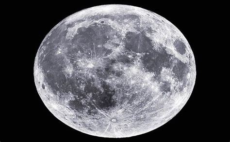A lua de sangue acontece no momento em que o satélite está mais perto da terra e, por isso, aparenta estar maior, garantindo outro fenômeno, a superlua. Após 18 anos, "Super Lua Cheia" acontece neste sábado ...