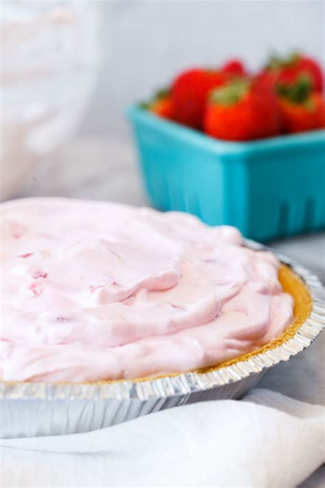 Easy Frozen Strawberry Pie Recipe Strawberry Pie Creamy Pie