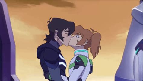 Keith Surprised Pidge Katie Holt With A Kiss From Voltron Legendary Defender Voltron Galra