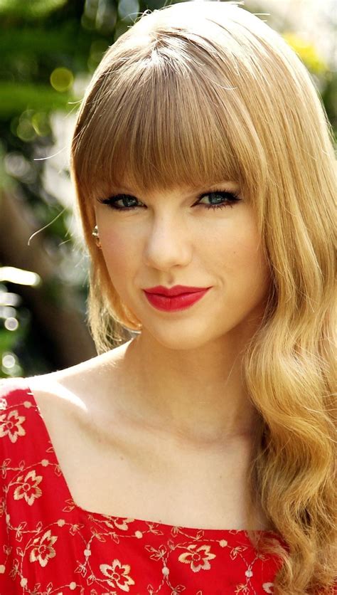 Taylor Swift Red Wallpaper