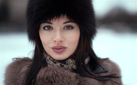 Women Depth Of Field Fur Portrait Face Women Outdoors Brunette Green