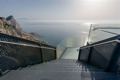 Skywalk Losservatorio Con La Vista Più Mozzafiato Di Gibilterra