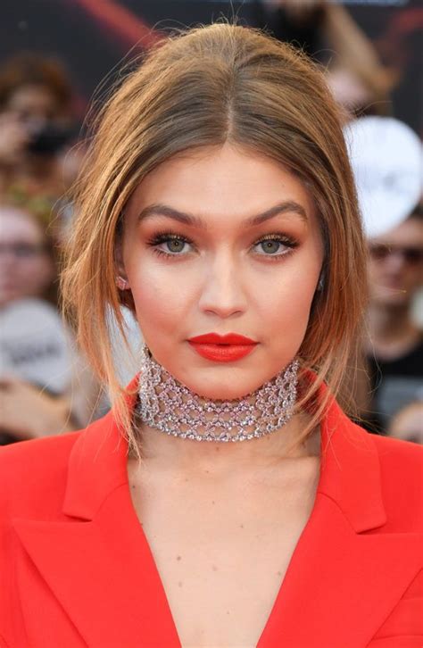 gigi hadid s entire makeup look is from the drugstore gigi hadid beauty gigi hadid makeup looks