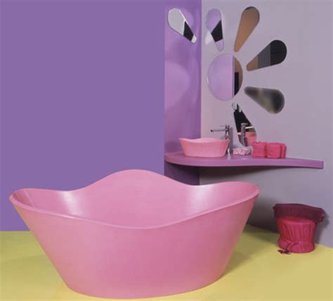 Pick your tub, match it to a toilet and sink in the same color, then pair them with the right towel. Colored Bathtubs Options - HomesFeed