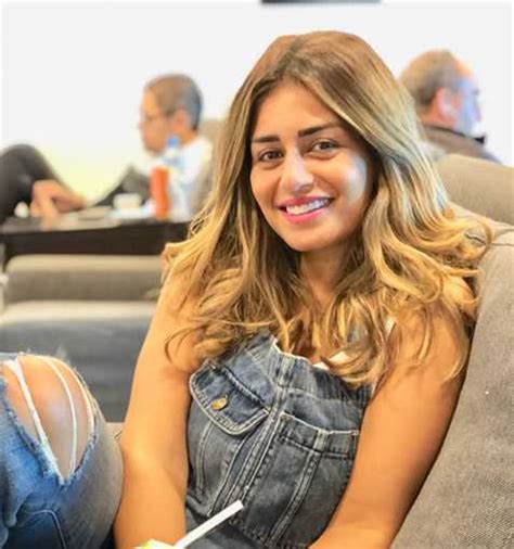 وتحرص منة فضالي منذ بداية فصل الصيف على نشر صورها على البحر أثناء استمتاعها بأجواء الصيف على حساباتها المختلفة بالسوشيال ميديا، وذلك خلال. خاص- منة فضالي تبدأ "الموقف" بعد التأجيل مرتين | خبر | في الفن