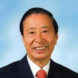 Lee shau kee was born in 1928, the son of a guangdong currency and gold trader. Shau Kee LEE - Wealth-X Dossier