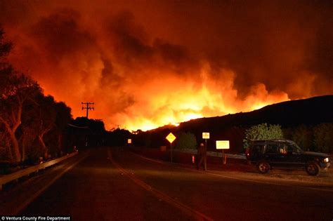 Southern California Fire Forces Thousands To Evacuate Daily Mail Online