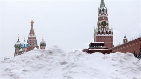 First Snowstorm Of 2021 Blankets Moscow In Real Russian Winter The