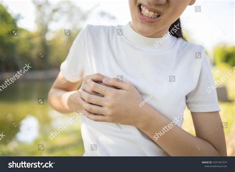 Asian Child Girl Touching Her Breasts库存照片 Shutterstock