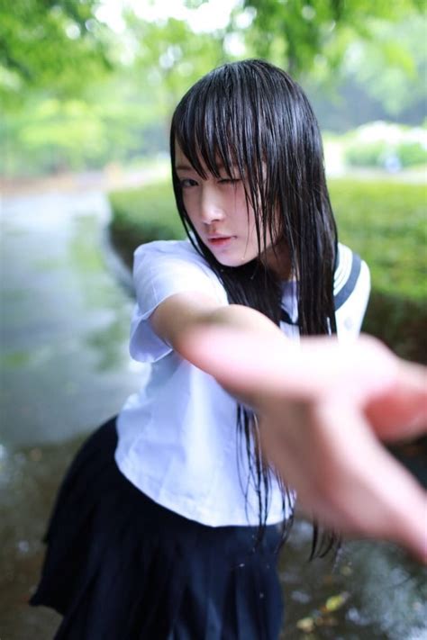 am i the only one who loves seifuku girls getting wet in the rain just pure wetlook
