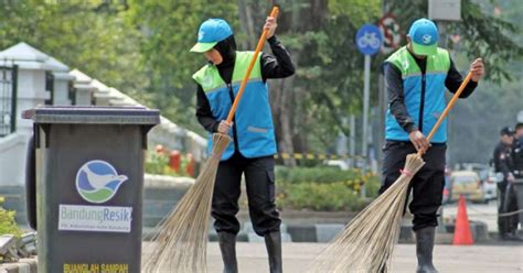 Antisipasi Tumpukan Sampah 536 Petugas Kebersihan Bandung Dikerahkan