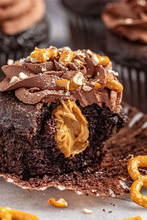 Chocolate Peanut Butter Pretzel Cupcakes