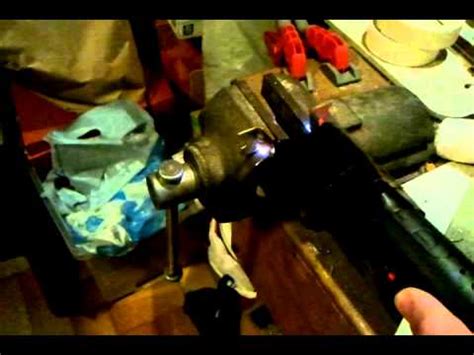 I carabinieri irrompono nell'abitazione dei due coniugi: Piccole armi artigianali fatte in casa - teaser . - YouTube