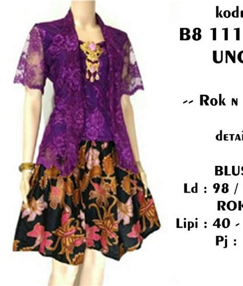 May 31, 2021 · perpaduan kain brokat dengan warna navy pada busana kondangan, memang menciptakan kesan elegan dan anggun. 10 Model Dress Batik Kombinasi Brokat terbaru 2018