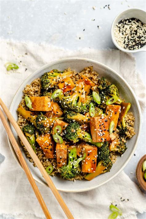 Jan 04, 2016 · to assemble, divide the brown rice among 4 bowls, top each bowl with 1/4 cup shredded carrots, 1/2 cup spinach leaves, 1/4th broccoli, 1/4 cup garbanzo beans and a few pieces of tofu. Broccoli Brown Sauce With Tofu Calories / Sesame Tofu With ...