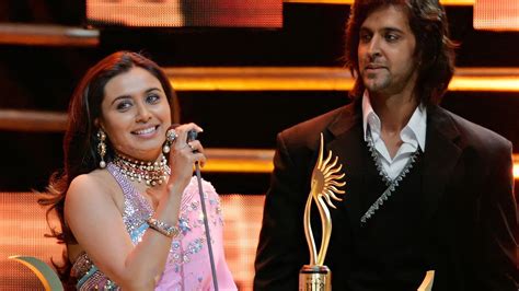 Hrithik Roshan Presenting Rani Mukherjee The Best Actress Award In 2005😍 Ranimukherjee