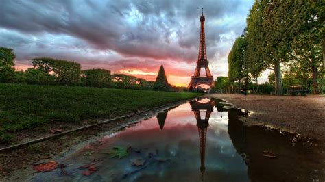 Eiffelturm Paris Frankreich Wasser Bäume Wolken Dämmerung 640x960