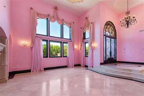 Youtuber Jeffree Star Lists Barbie Dream House For 36m In Calabasas