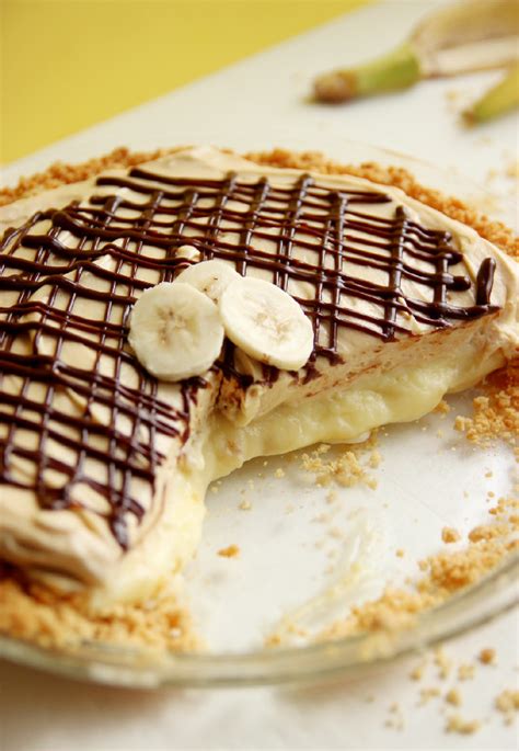 This combination of bananas, peanut butter and chocolate would be a total. Peanut Butter Banana Cream Pie - Confessions of a ...
