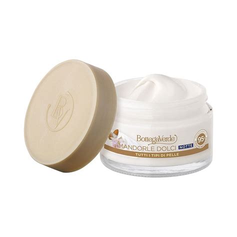 Ciò non significa un viso emaciato, smilzo o uno paffuto. MANDORLE DOLCI - Crema viso notte nel 2020 | Creme viso ...