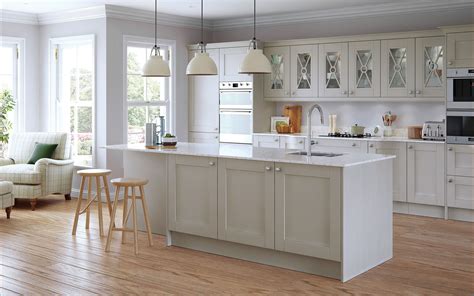 Grey kitchen cabinets with glass doors. Uform Madison Light Grey Kitchen