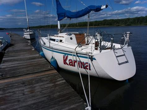 1986 Hunter 285 — For Sale — Sailboat Guide