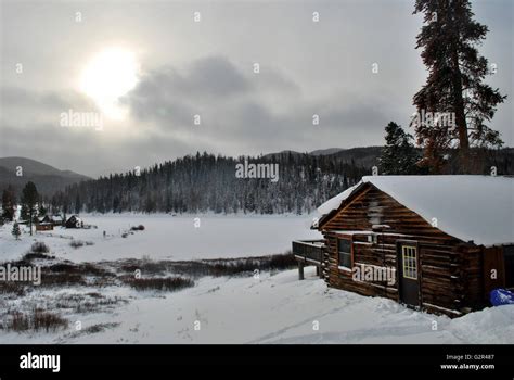 Cabin On Lake Winter Hi Res Stock Photography And Images Alamy