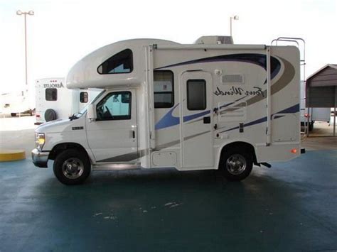 25+ Top Small RV Camper Design Ideas For Simple And Fun ... We have a ton of awesome rvs in stock and have new ones coming in all the time.