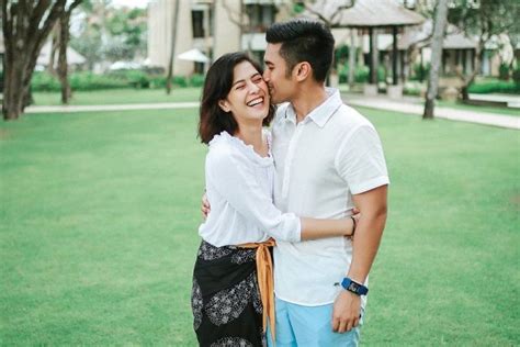 8 Tahun Nikah Ini Kisah Cinta Dian Sastrowardoyo Dan Indraguna Sutowo