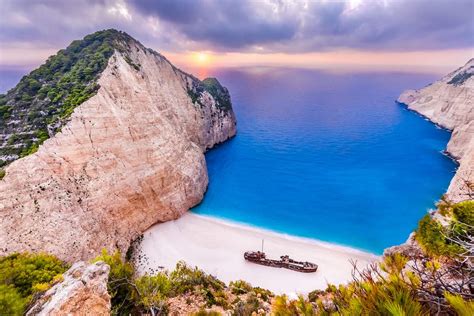 Playa De Navagio En Grecia Una De Las Playas Más Hermosas Del Mundo