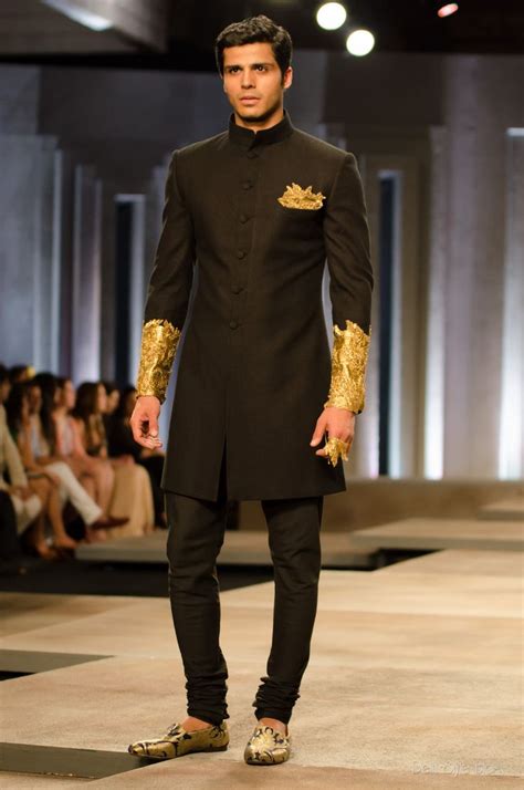 12 Stylish Pakistani Groom Mehndi Dresses For This Season