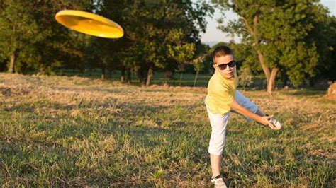 Cómo hacer un frisbee o disco volador con los niños