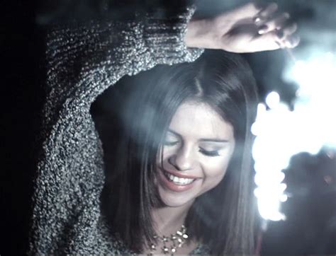 Selena Gomez Hit The Lights Music Video Andlyrics Atunes