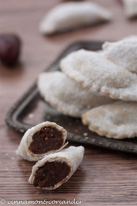 Bei der sizilianischen verteidigung handelt es sich um eine eröffnung des schachspiels. Italian Christmas Cookies with Chestnut Filling | Chestnut ...