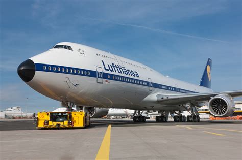 Why The Boeing 747 Was Designed With A Hump Boeing 74