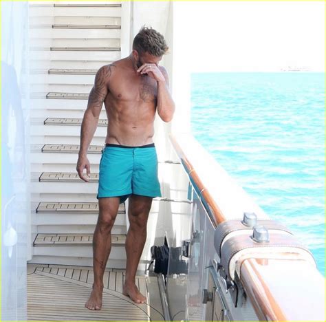 Скачай ricky martin feat sebastian yatra falta amor (single 2020) и ricky martin tiburones (2020). Ricky Martin Looks So Hot in These Shirtless Vacation ...