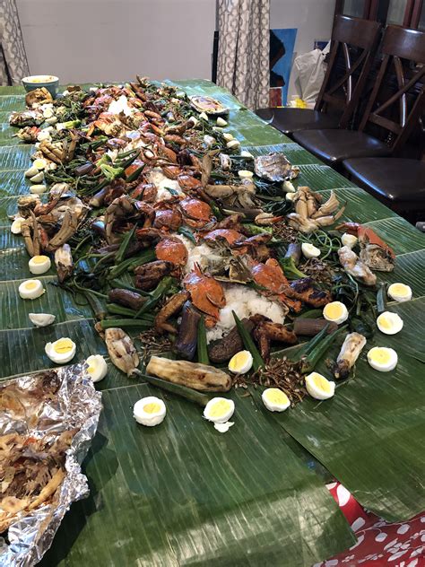 This A Traditional Filipino Feast Called “kamayan” You Eat It With Your Hands Rfoodporn