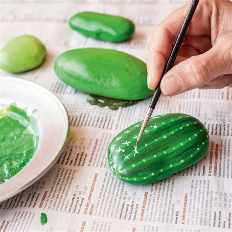 Todos los productos de esta tienda han sido diseñados y realizados por mi. Paso 1. L | Manualidades con piedras, Cactus pintados en ...