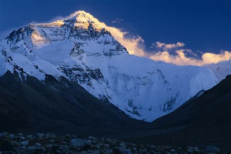 Everest Everest From Rongbuk Petergloeckle Flickr