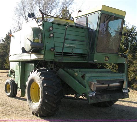 John Deere 7700 Combine In Haysville Ks Item 8075 Sold Purple Wave