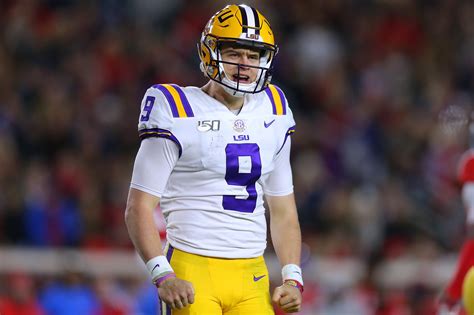 Consider him a good qb2. Ridiculous throw shows how good Joe Burrow can be in the NFL