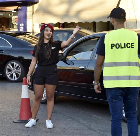 Diesem gehörten rund 400 in vollzeit angestellte mitarbeiter an. Brummana, Libanon: Frauen in Hotpants regeln ...