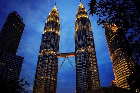 The company's vision is to become amongst the best food and beverage industry and halal seng hup grew from its humble beginnings in 1995 to the premier lighting solutions company in malaysia. Free Images : kuala lumpur, malaysia, petronas towers ...