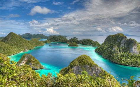 Raja Ampat Indonesia Beautiful Hd Wallpaper Islands With Green Forest